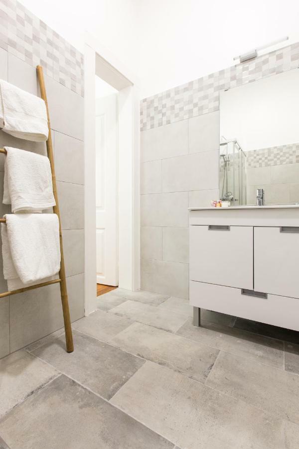 Lisbon Secret & Charming Baixa 4 Bedroom Apartment Bagian luar foto