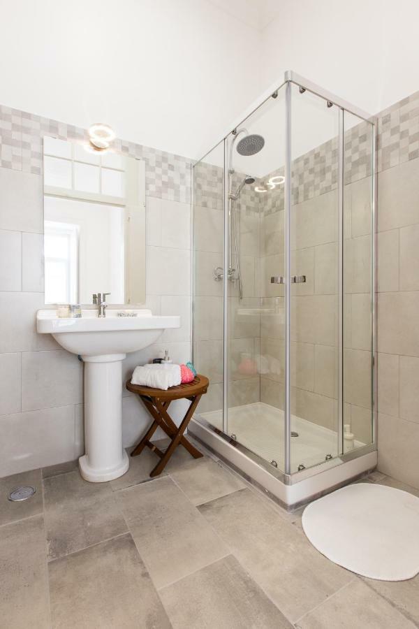 Lisbon Secret & Charming Baixa 4 Bedroom Apartment Bagian luar foto